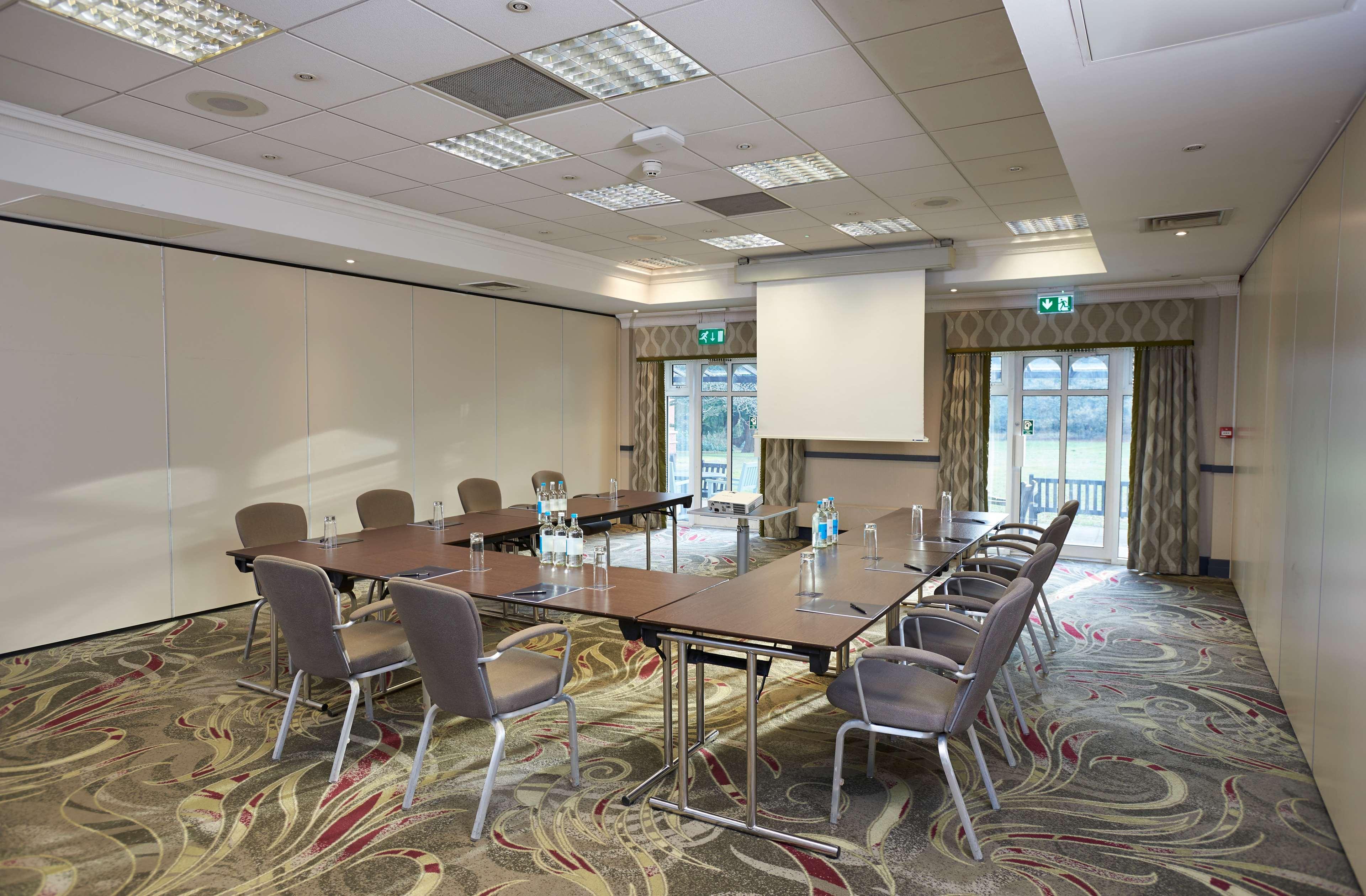 Doubletree By Hilton St. Anne'S Manor Hotel Bracknell Exterior photo