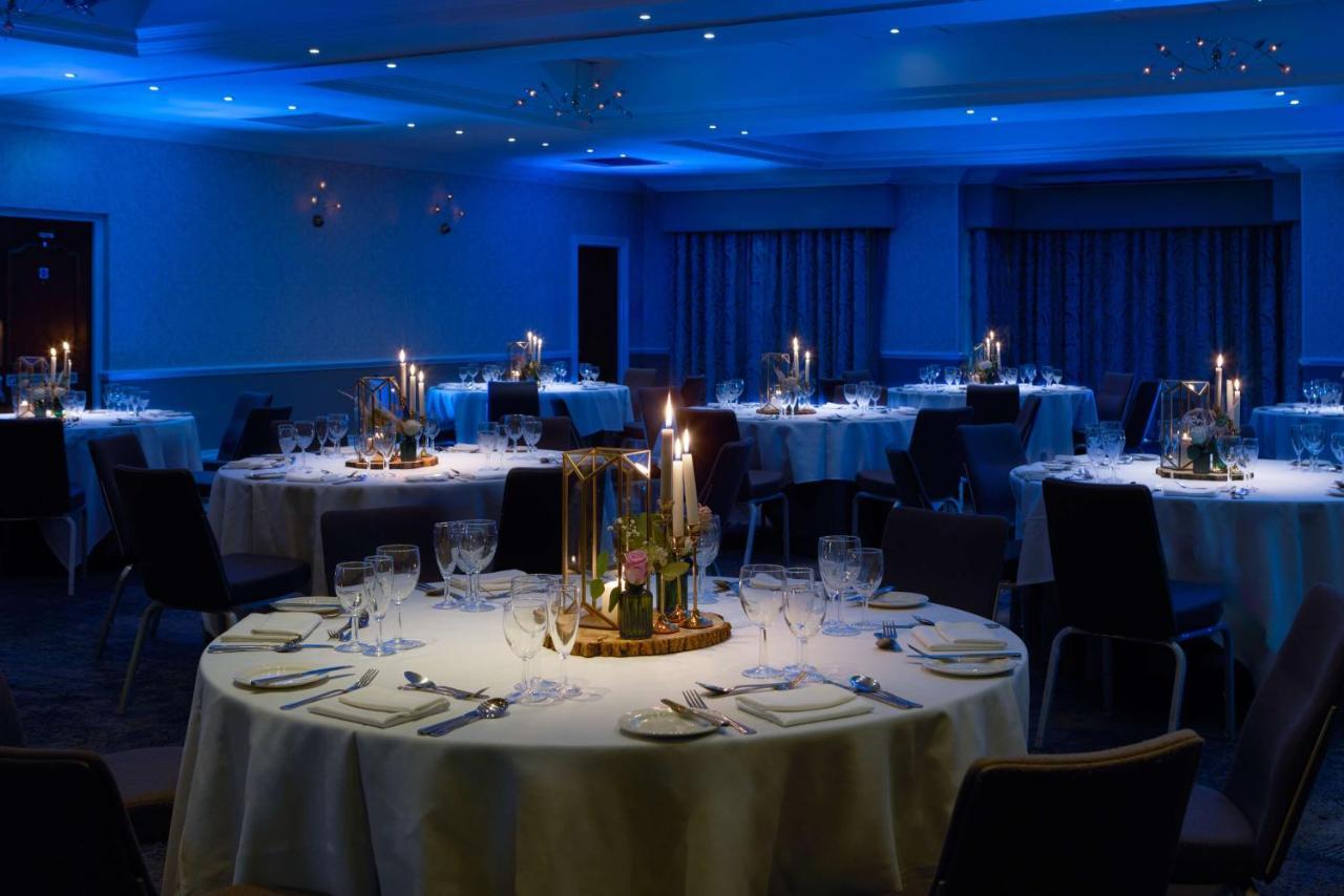 Doubletree By Hilton St. Anne'S Manor Hotel Bracknell Exterior photo