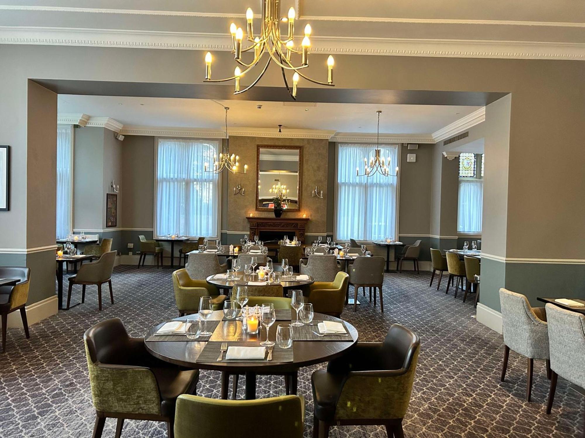 Doubletree By Hilton St. Anne'S Manor Hotel Bracknell Exterior photo
